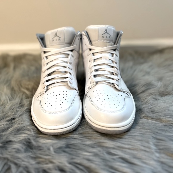 Nike Air Jordan 1 Mid ‘White Wolf Grey’ Shoes Men’s size 10.5 - Picture 3 of 8